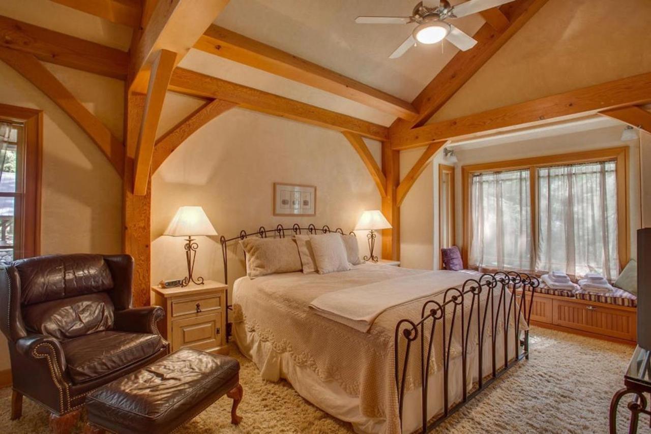Snowgrass Lodge - River, Mountain Views & Hot Tub ليفينورث المظهر الخارجي الصورة